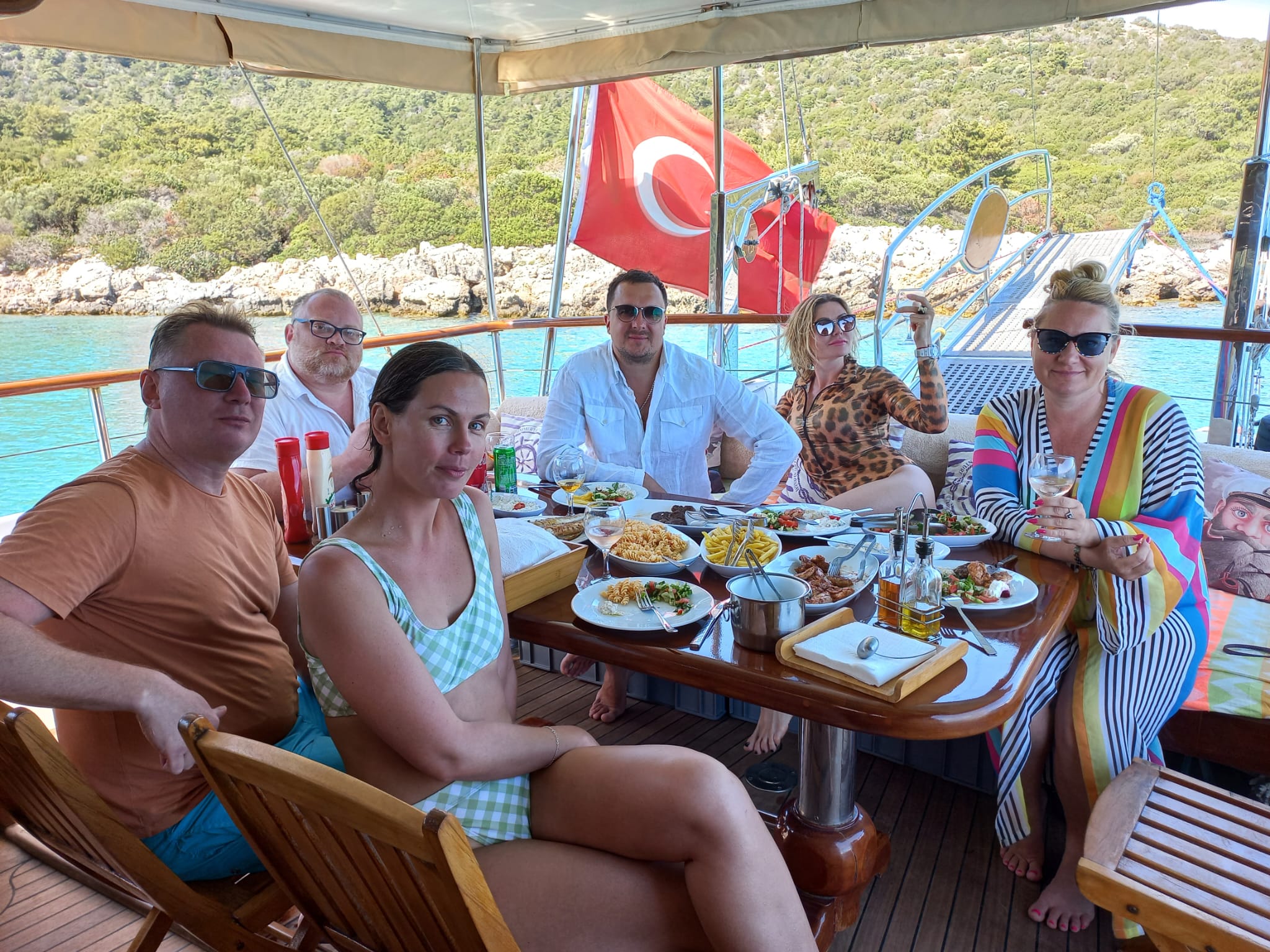 Denizde yemek keyfi
